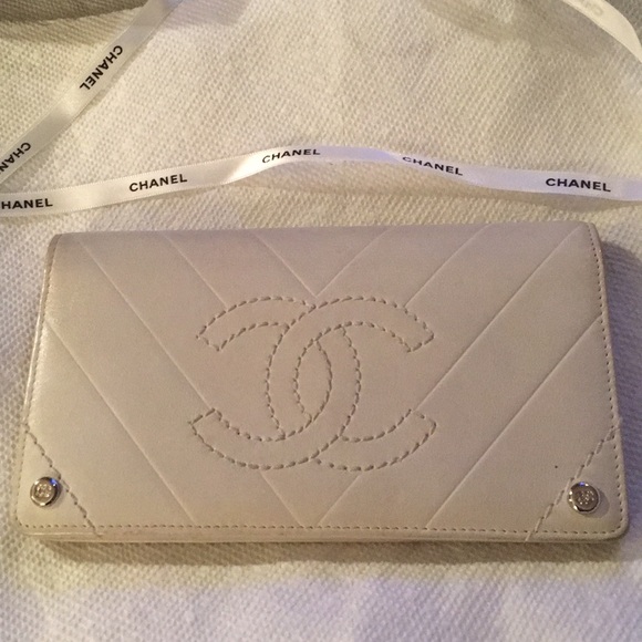 CHANEL Handbags - Authentic Creme Bifold Chanel Wallet